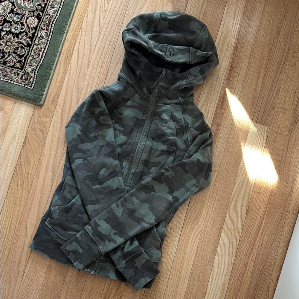 LULULEMON Camouflage Zip-Up Hoodie size 4